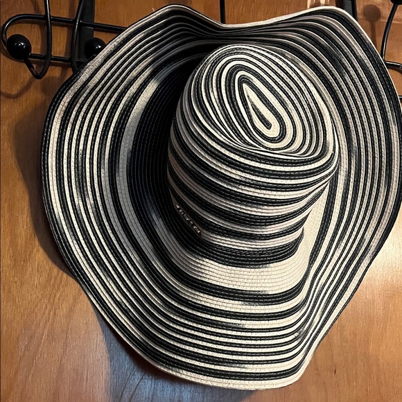 Calvin Klein Black and Cream Striped Hat - Picture 1 of 3